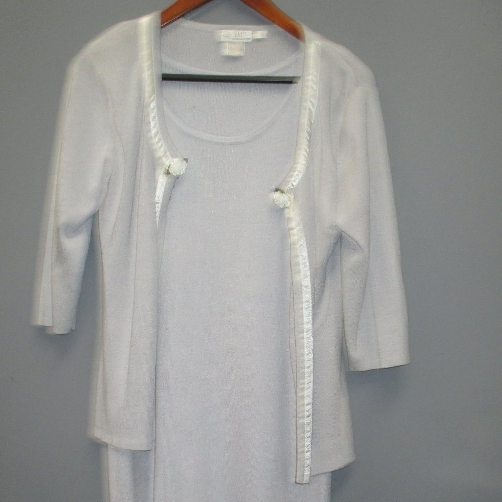 22nd Street Women's 2 Piece Dress Sweater Size M Gray Rayon Blend Two Piece Suit